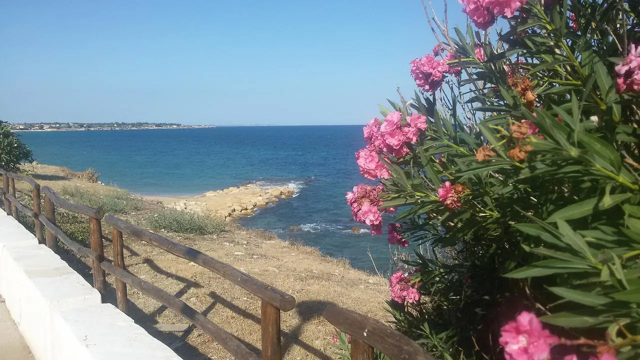Avola Holidays location